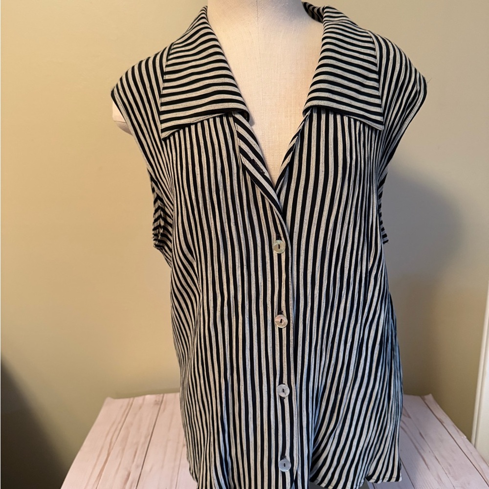 Striped Black and Tan 2X Sleeveless Top with Stretch